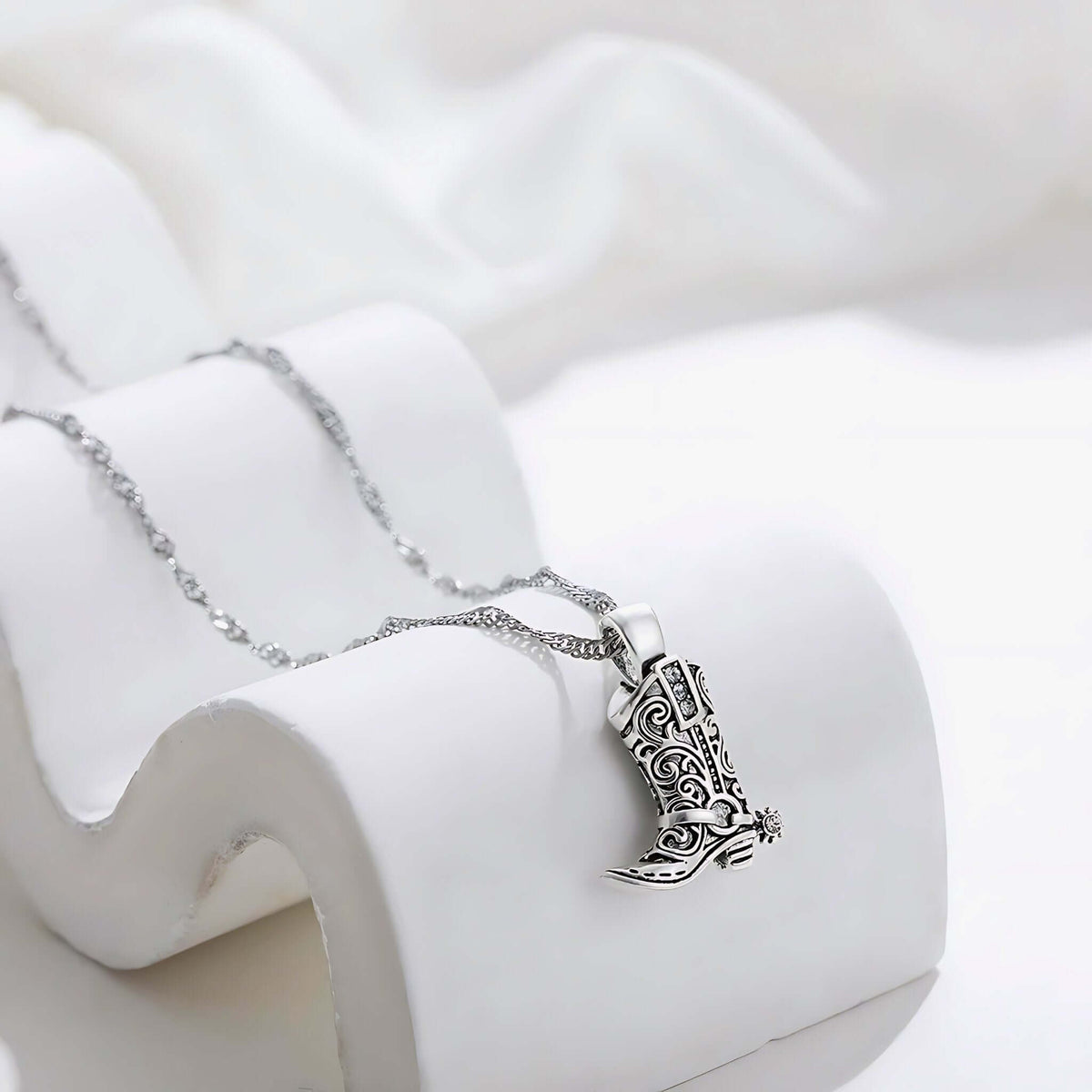 The Verona Necklace